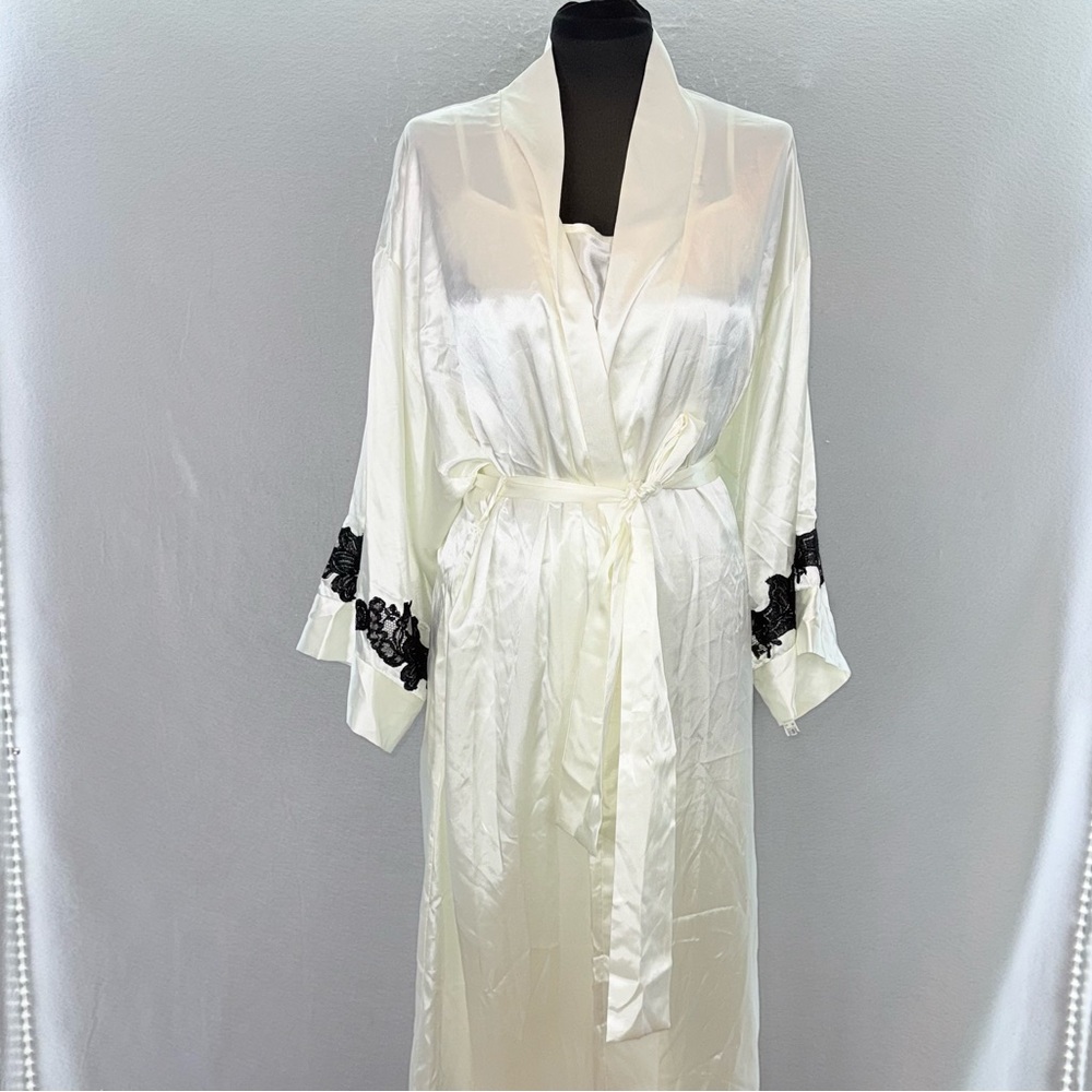Natori Private Luxuries NWT women’s matching set nightgown Robe kimono sleeve M